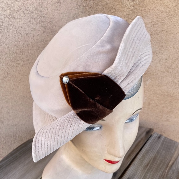 VTG 1940s 1950s Pink Tan Velvet Tilt Cloche OS main image 10
